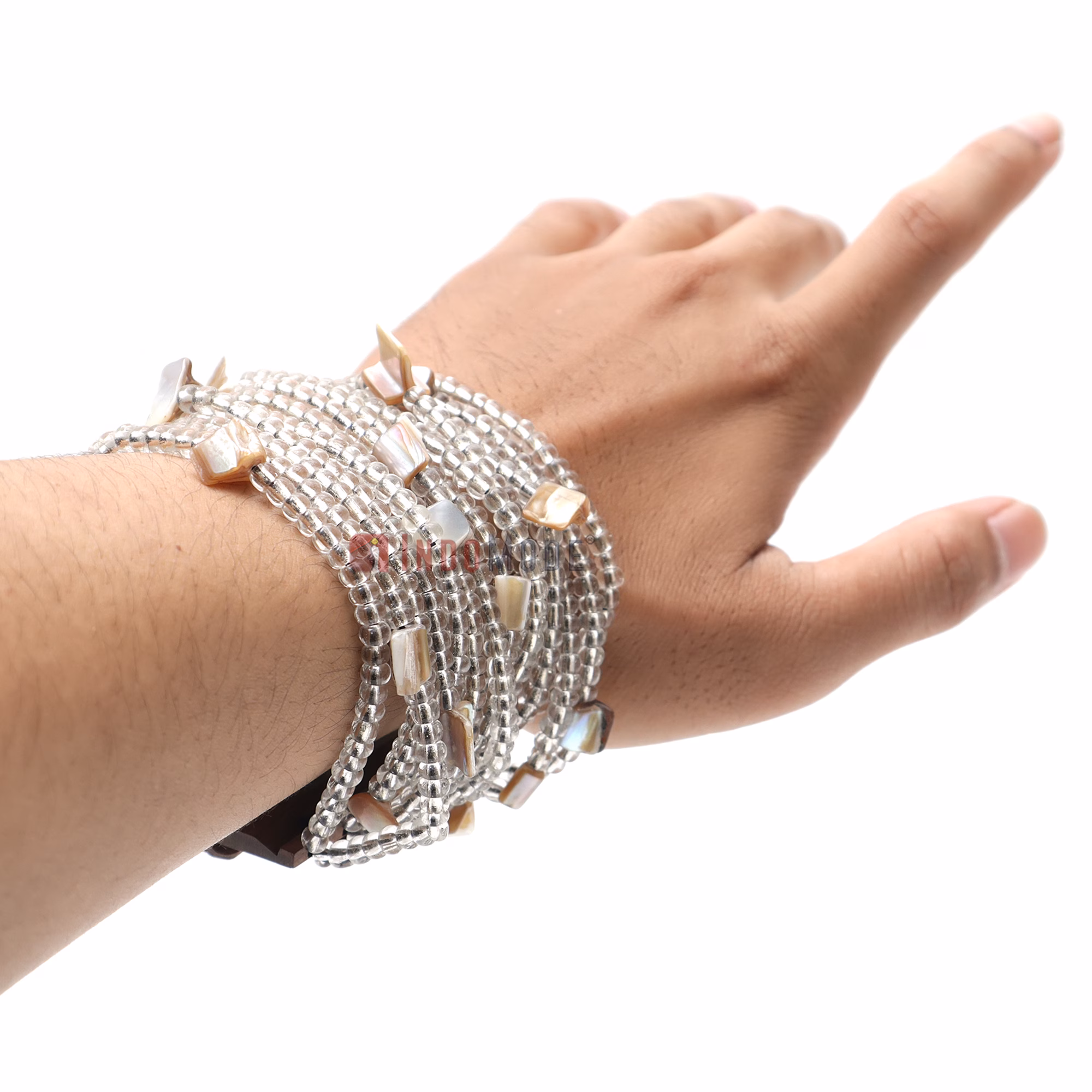 14-Strand Clear Beads 5 cm Wide Wood Buckle Bracelet with Mop Shells