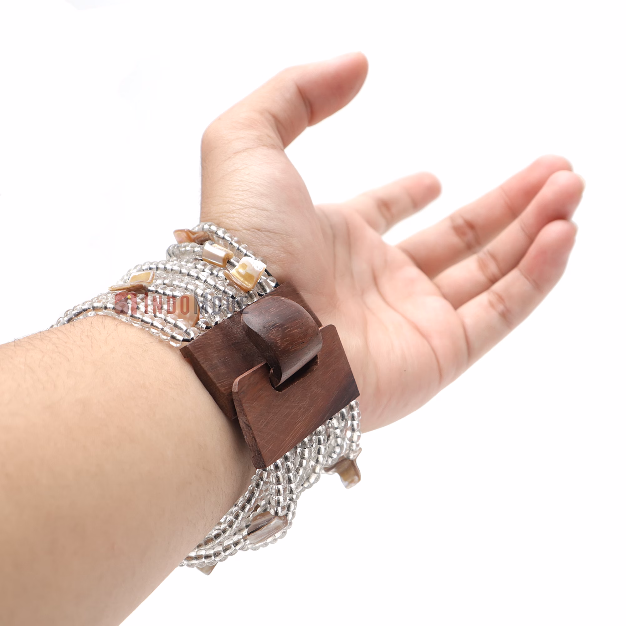 14-Strand Clear Beads 5 cm Wide Wood Buckle Bracelet with Mop Shells